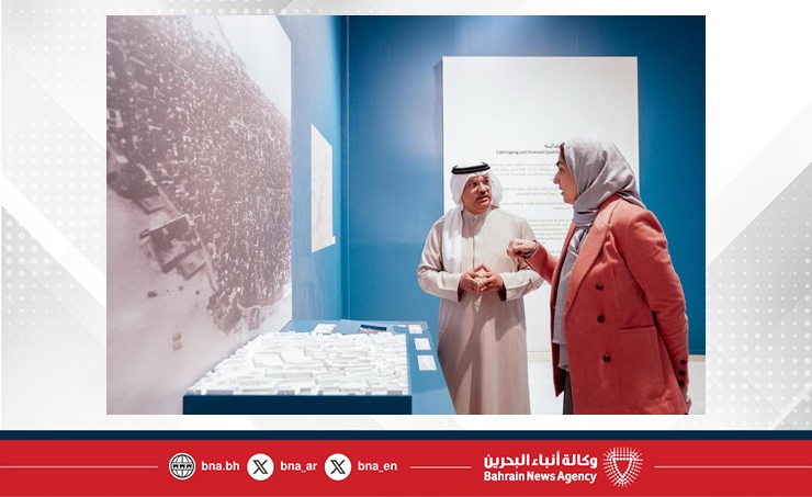 مستشار جلالة الملك المعظم للشؤون الثقافية والعلمية تزور معرض سمو الشيخ محمد بن عيسى بن علي بن خليفة آل خليفة إرثه وسيرته